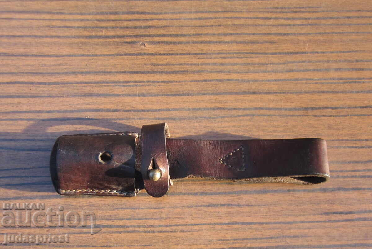 παλιό δερμάτινο lopus carrier για ξιφολόγχη στρατιωτικού μαχαιριού με τιμή 35.00 BGN | € 17.90 παλιό δερμάτινο lopus carrier για ξιφολόγχη στρατιωτικού μαχαιριού με τιμή 35.00 BGN | € 17.90