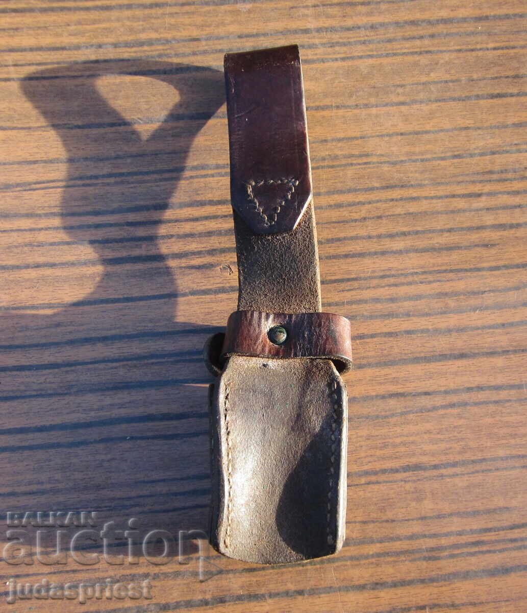 Δημοπρασία παλιό δερμάτινο lopus carrier για ξιφολόγχη στρατιωτικού μαχαιριού Δημοπρασία παλιό δερμάτινο lopus carrier για ξιφολόγχη στρατιωτικού μαχαιριού