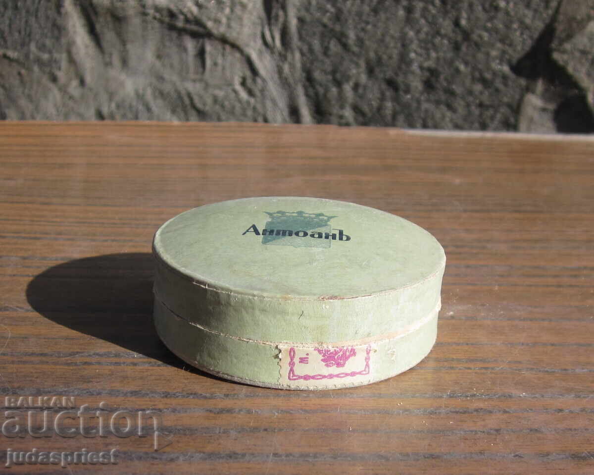 Kingdom of Bulgaria Antoine Bulgarian γυναικεία πούδρα σε κουτί με τιμή 25.00 BGN | € 12.78 Kingdom of Bulgaria Antoine Bulgarian γυναικεία πούδρα σε κουτί με τιμή 25.00 BGN | € 12.78