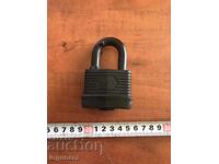 PADLOCK MASSIVE AND HEAVY FOR COLLECTION WITHOUT KEY