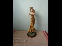 I am selling a statuette of a lady - 1930s