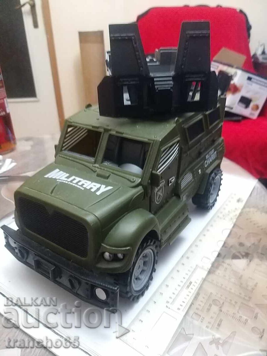 Toy armored jeep. with price 10.00 BGN | € 5.11