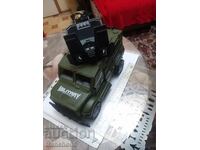 Jeep blindat de jucărie.