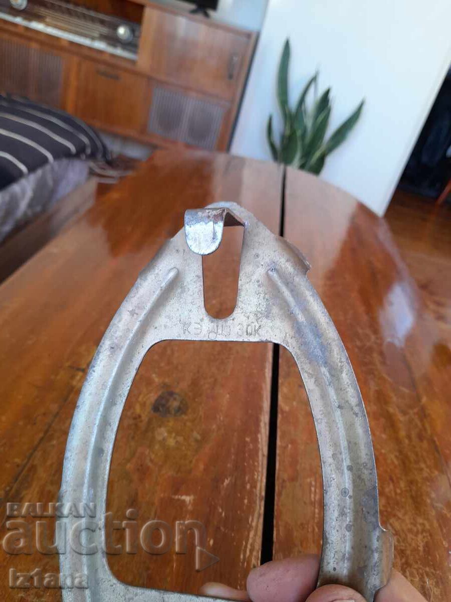 Delivery of Old iron stand Delivery of Old iron stand