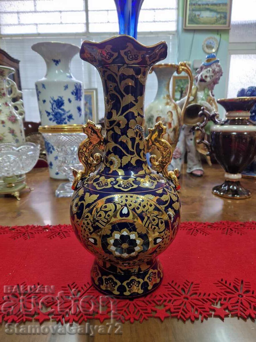 Delivery of Unique antique cobalt porcelain vase Delivery of Unique antique cobalt porcelain vase