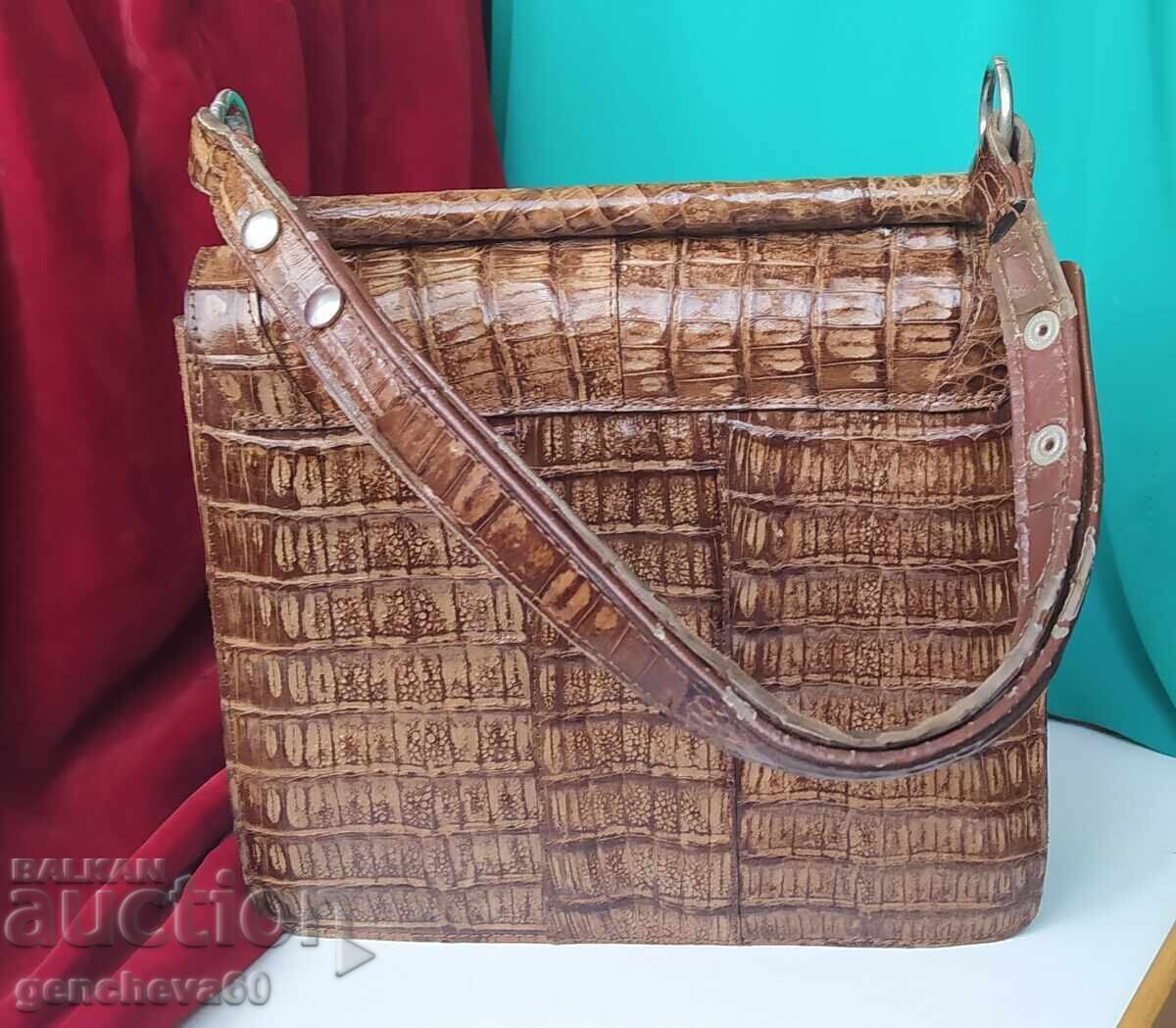 Παράδοση Πολυτελής τσάντα από δέρμα κροκόδειλου Παράδοση Πολυτελής τσάντα από δέρμα κροκόδειλου