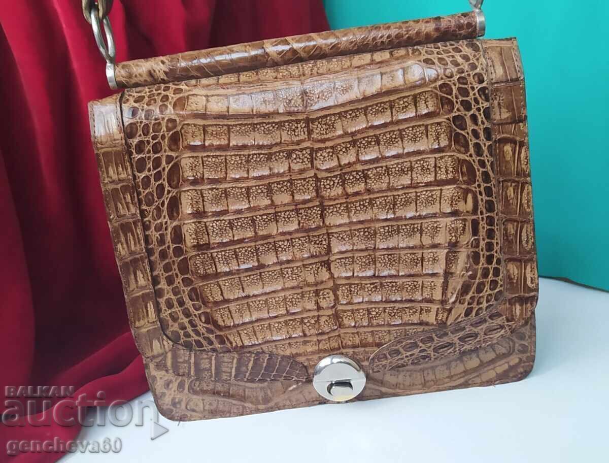 Πολυτελής τσάντα από δέρμα κροκόδειλου Πολυτελής τσάντα από δέρμα κροκόδειλου