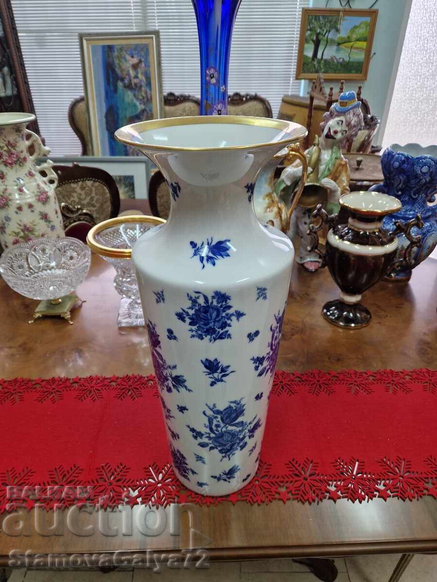 Superb antique large porcelain vase with price 288.00 BGN | € 147.25 Superb antique large porcelain vase with price 288.00 BGN | € 147.25