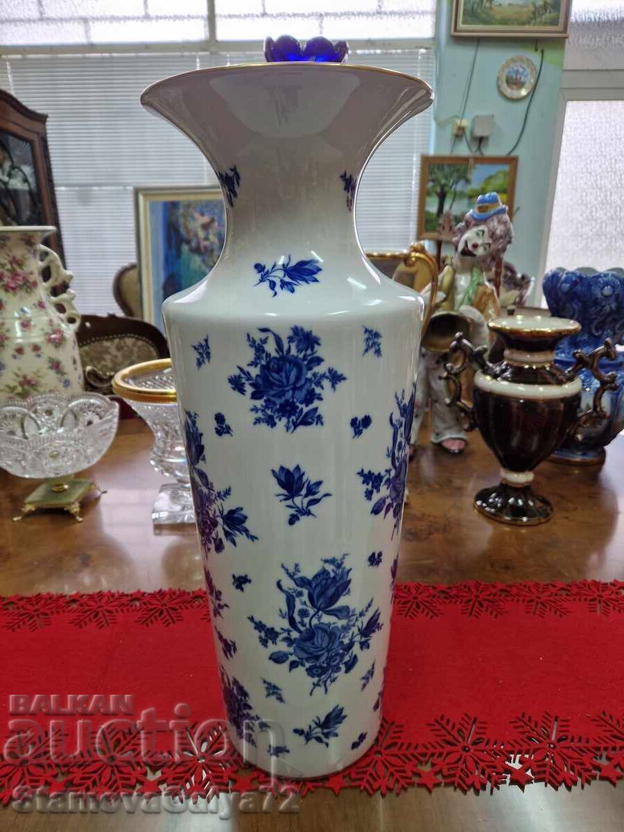 Delivery of Superb antique large porcelain vase Delivery of Superb antique large porcelain vase