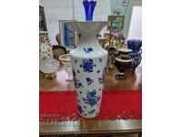 O superbă vază antică mare de porțelan
