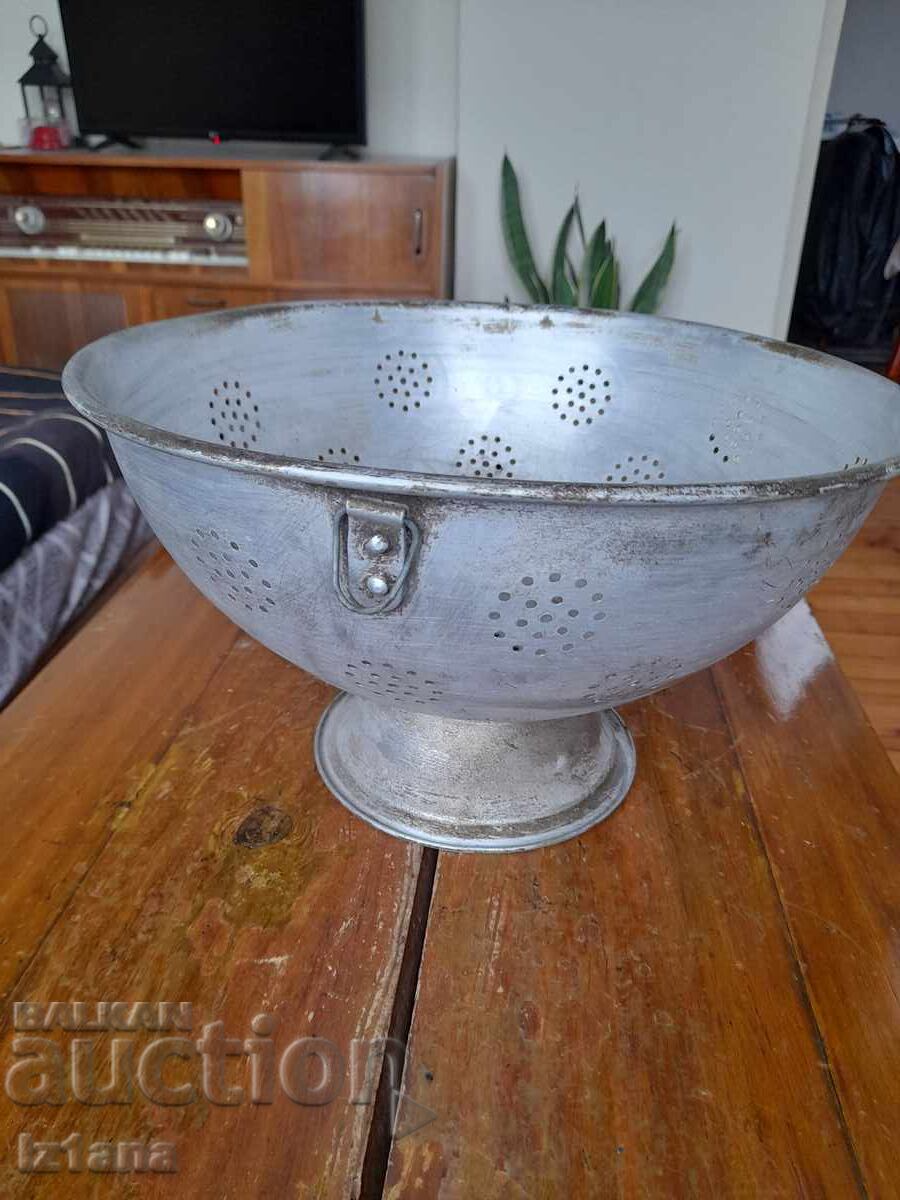 Auction  Old aluminum strainer, colander