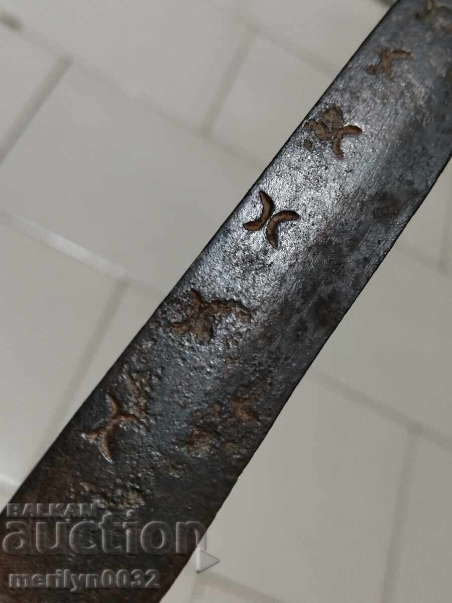 Shepherd's knife without scabbard, karakulak, chireni horn, chekia with price 105.00 BGN | € 53.69 Shepherd's knife without scabbard, karakulak, chireni horn, chekia with price 105.00 BGN | € 53.69