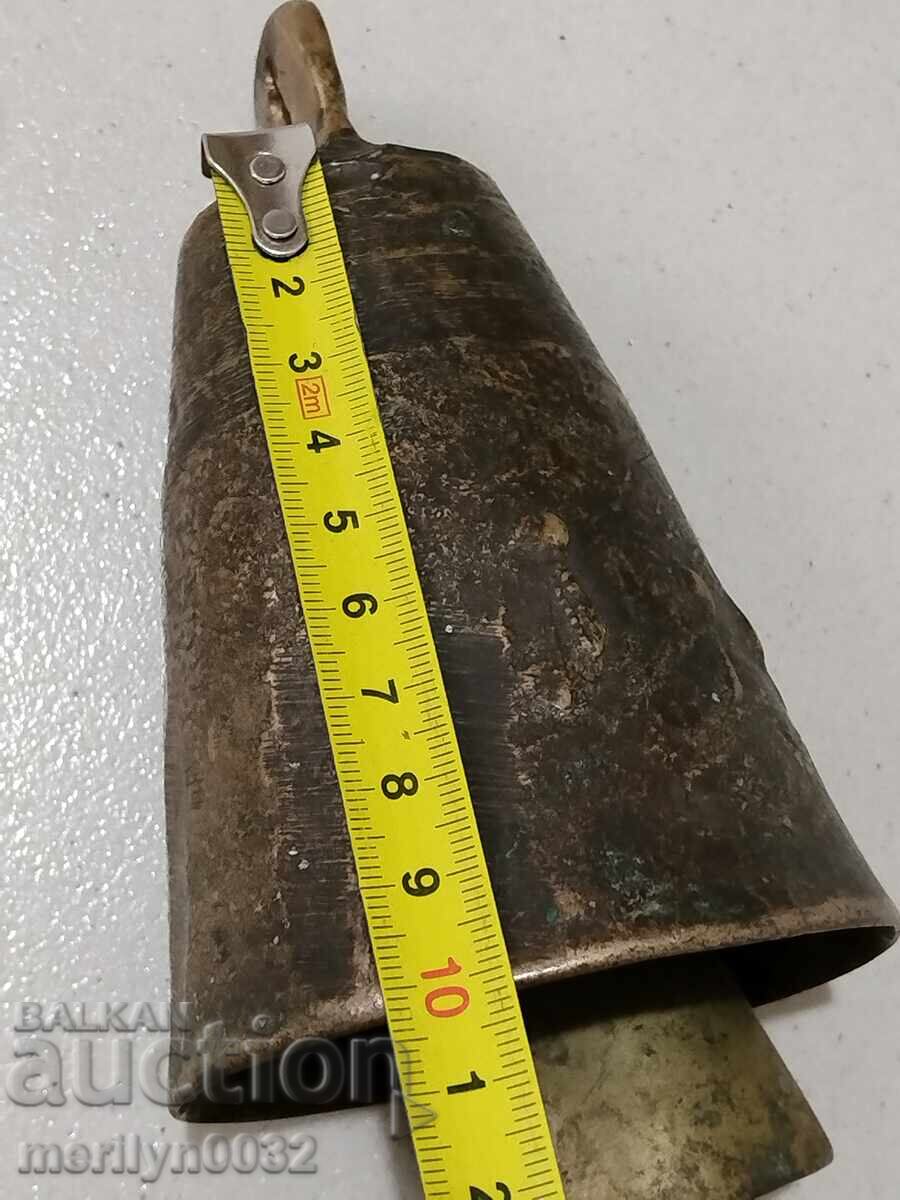 Delivery of Old revival chan, clapper, bell, bell, tumbler