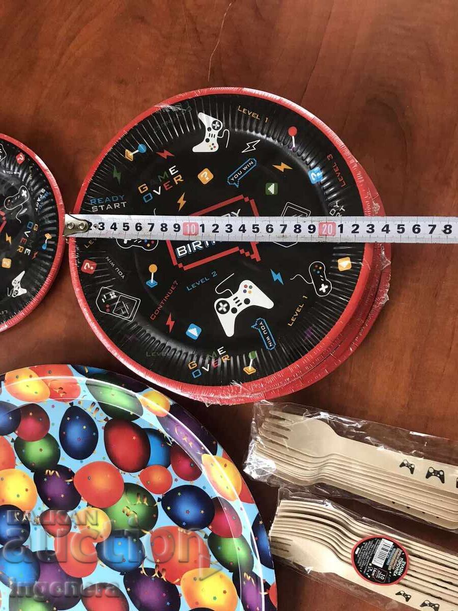 BIRTHDAY TABLEWARE SET PRESSED CARDBOARD PLASTIC NEW with price 10.00 BGN | € 5.11 BIRTHDAY TABLEWARE SET PRESSED CARDBOARD PLASTIC NEW with price 10.00 BGN | € 5.11
