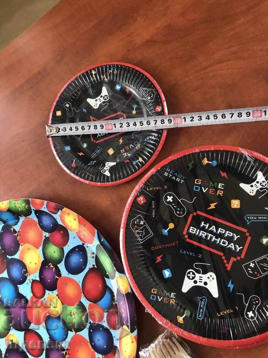 BIRTHDAY TABLEWARE SET PRESSED CARDBOARD PLASTIC NEW - 5 BIRTHDAY TABLEWARE SET PRESSED CARDBOARD PLASTIC NEW - 5