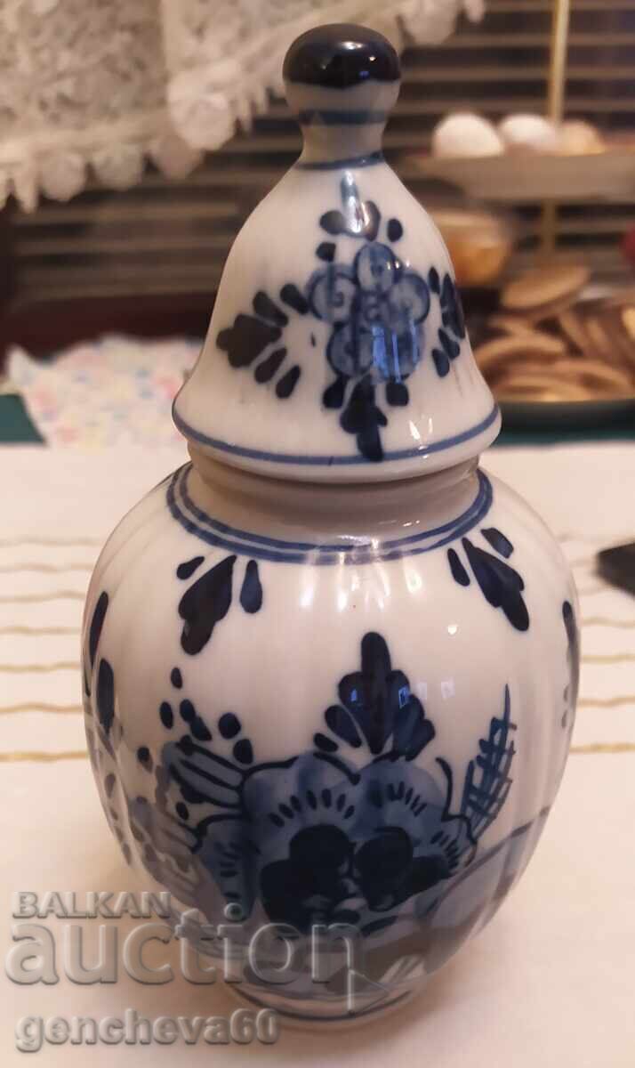 Hand-painted Delft Urn Jar - Netherlands - 7 Hand-painted Delft Urn Jar - Netherlands - 7