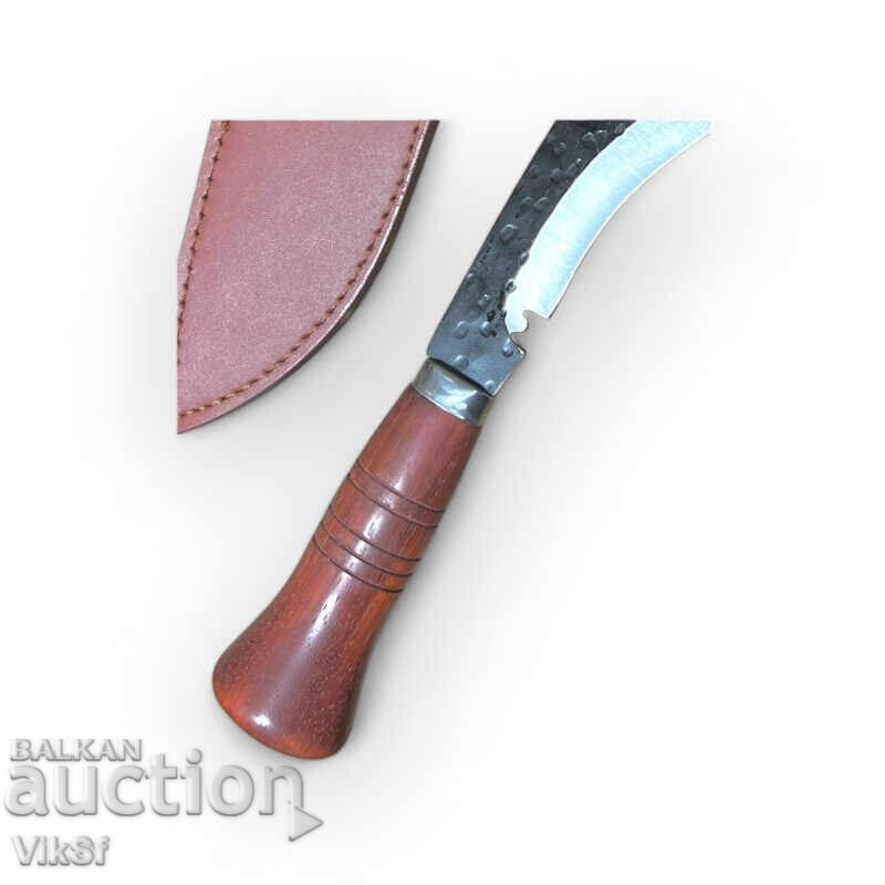 Auction forged kukri with wooden handle and leather scabbard - 35.5 cm Auction forged kukri with wooden handle and leather scabbard - 35.5 cm