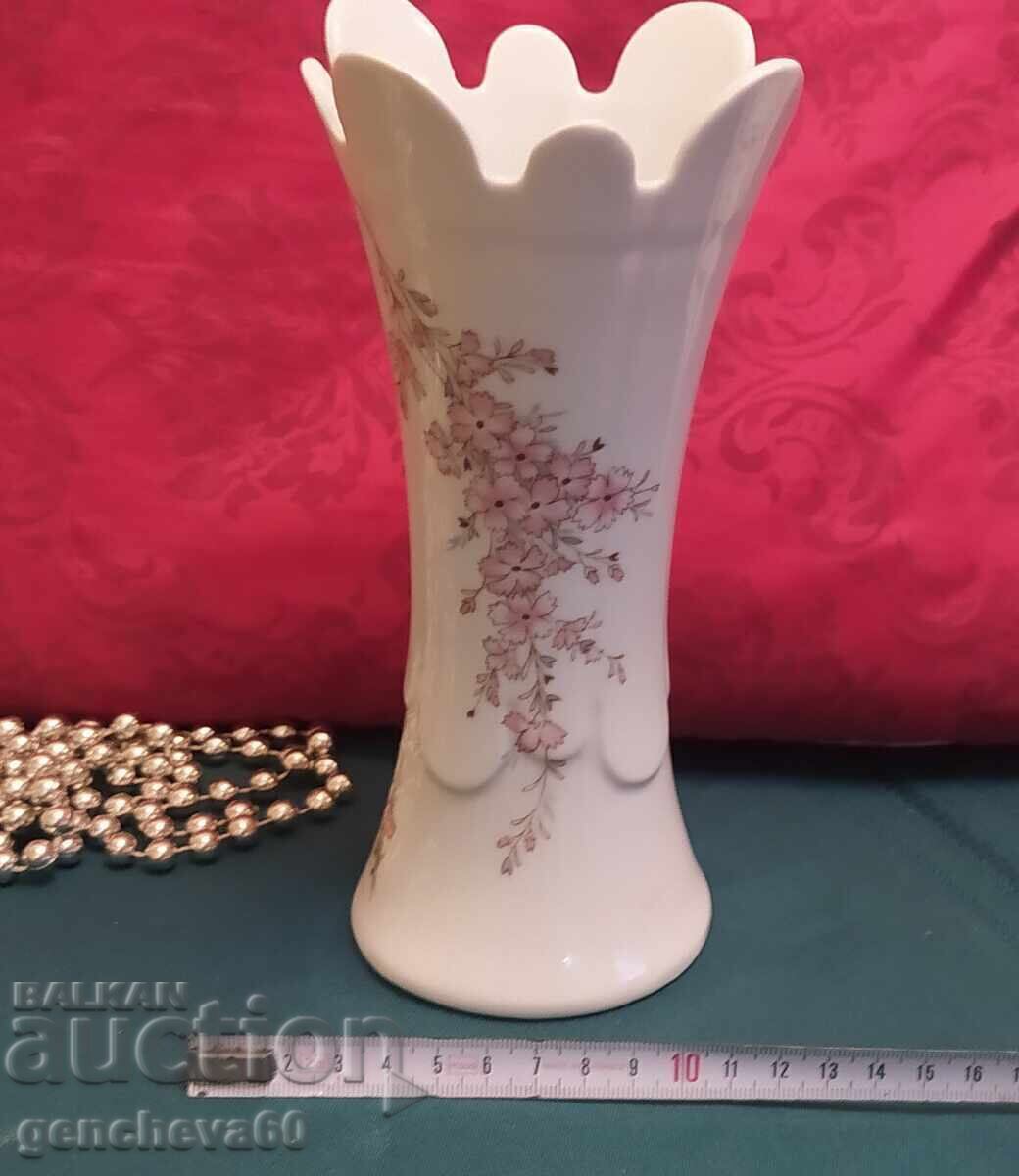 Porcelain vase painted flowers Eschenbach with price 21.00 BGN | € 10.74 Porcelain vase painted flowers Eschenbach with price 21.00 BGN | € 10.74