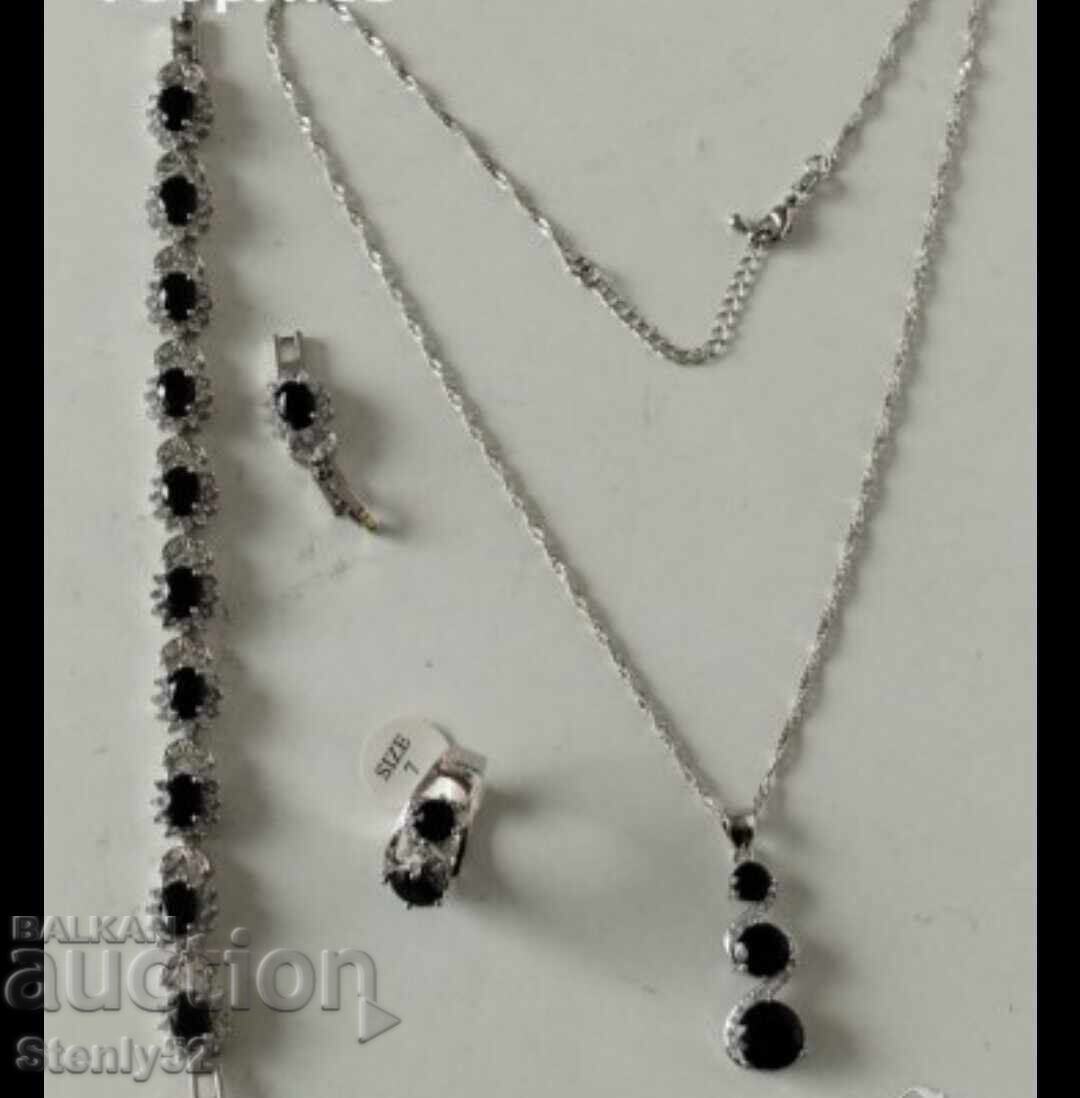 Επιχρυσωμένο σετ κολιέ, βραχιόλι, δαχτυλίδι με πέτρα.