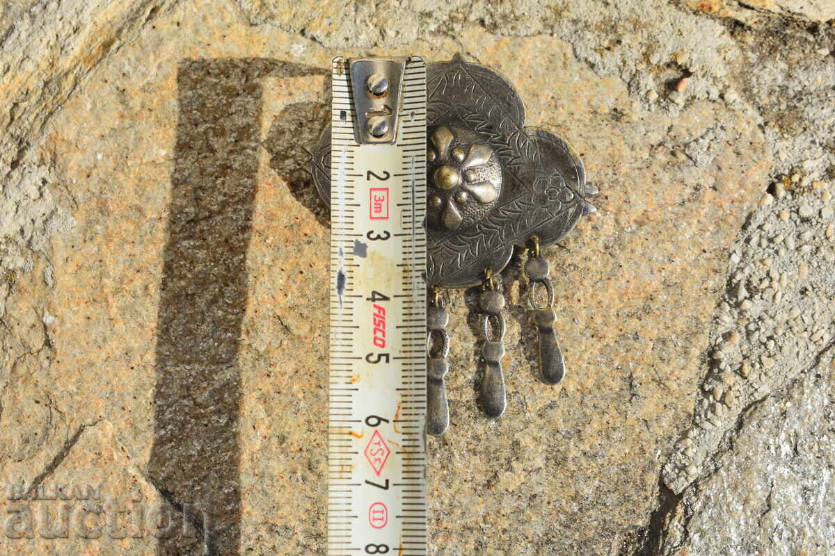 Licitație O broșă clipește Licitație O broșă clipește