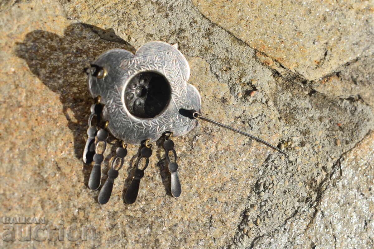 O broșă clipește - 7 O broșă clipește - 7