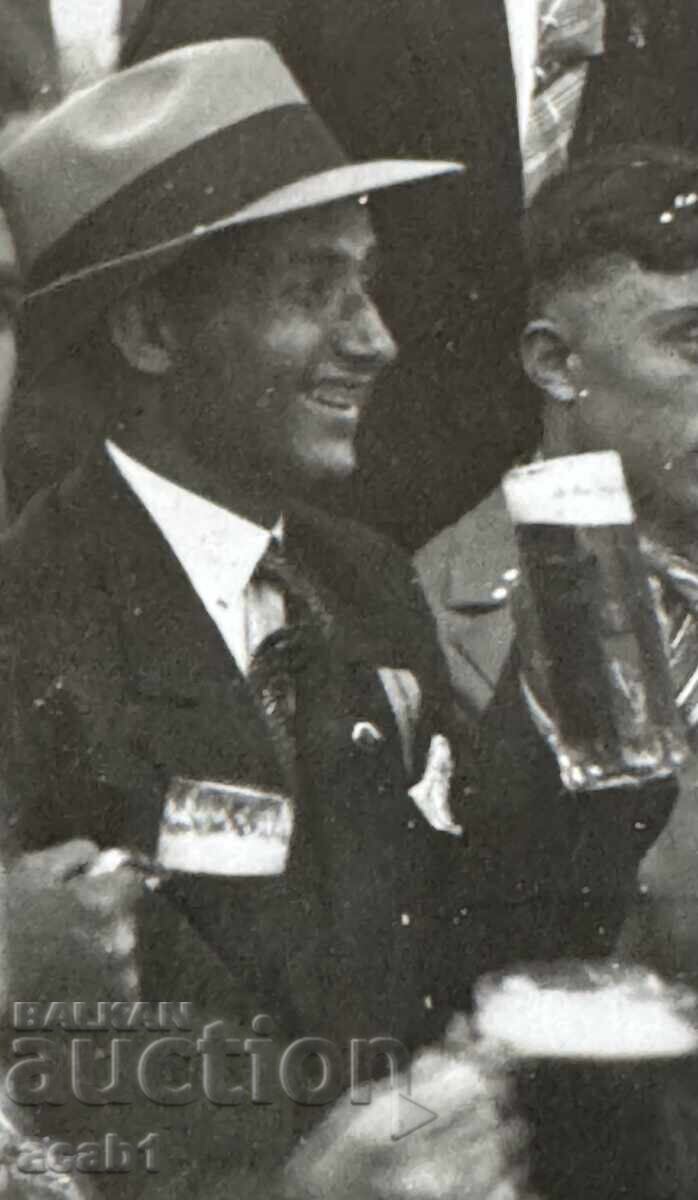 Delivery of Macedonian brotherhood of beer