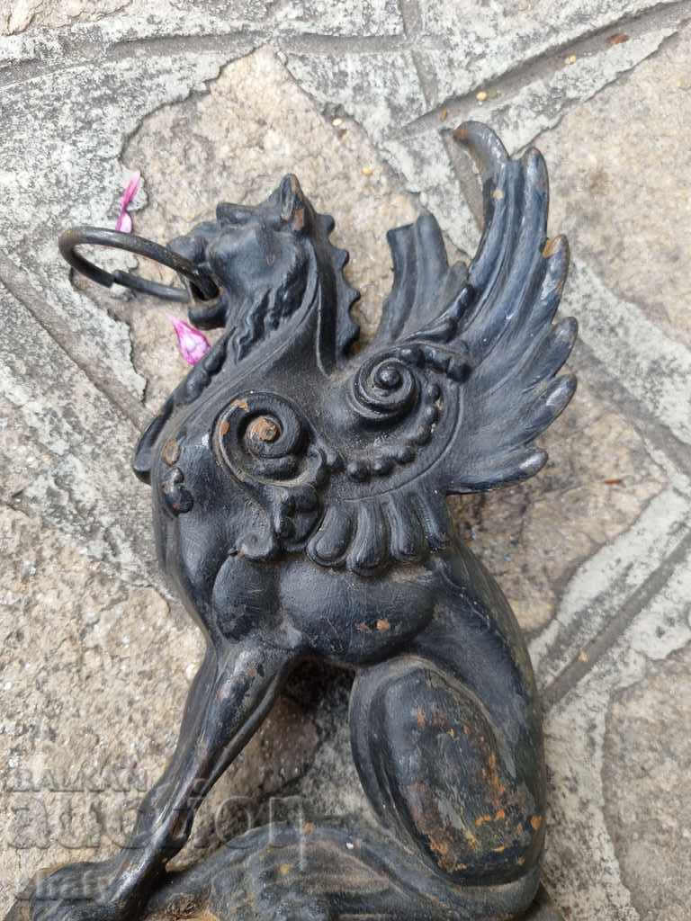 Стари метални лъвове. Декорация на камина. с цена 120.00 лв. | € 61.36 Стари метални лъвове. Декорация на камина. с цена 120.00 лв. | € 61.36