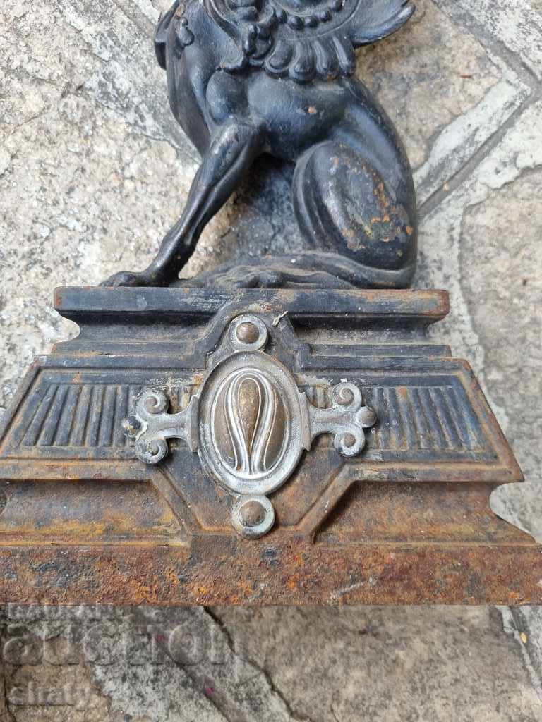 Аукцион Стари метални лъвове. Декорация на камина. Аукцион Стари метални лъвове. Декорация на камина.