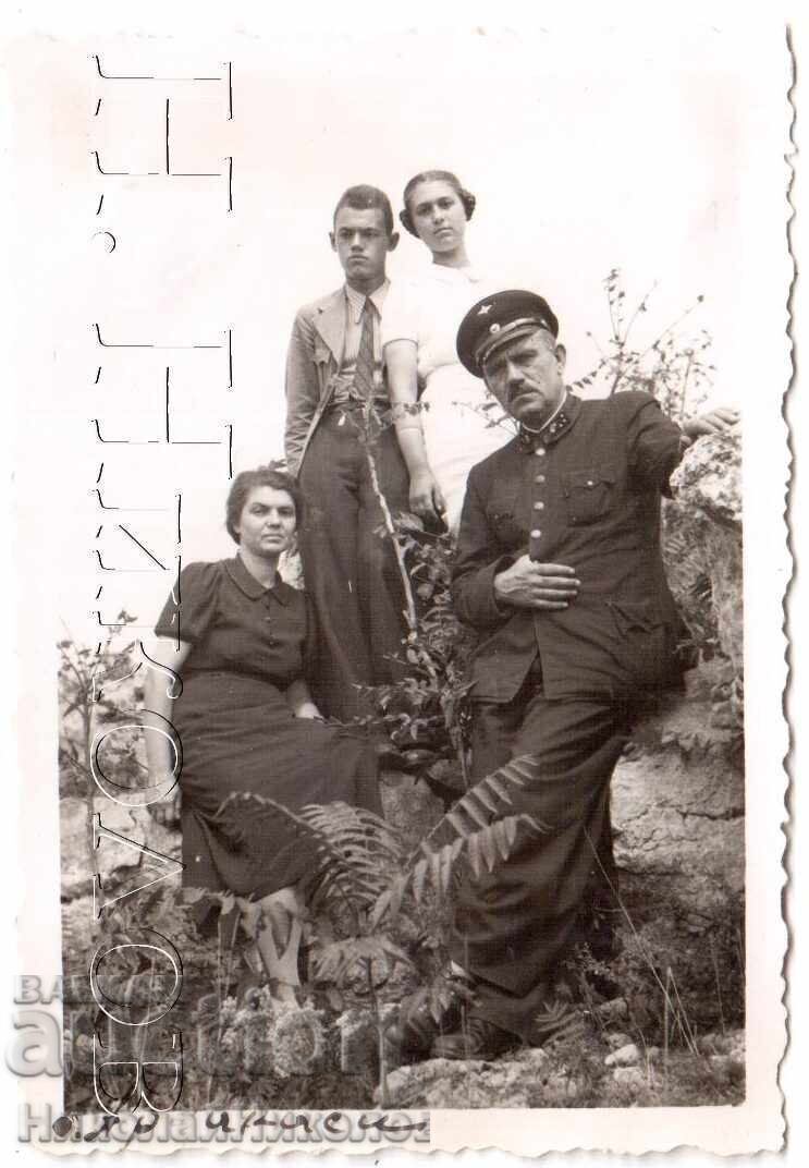 Licitație 5x FOTO MICI VECHI CU TURISTII DIN V. TARNOVO IN ARBANASI D293 Licitație 5x FOTO MICI VECHI CU TURISTII DIN V. TARNOVO IN ARBANASI D293