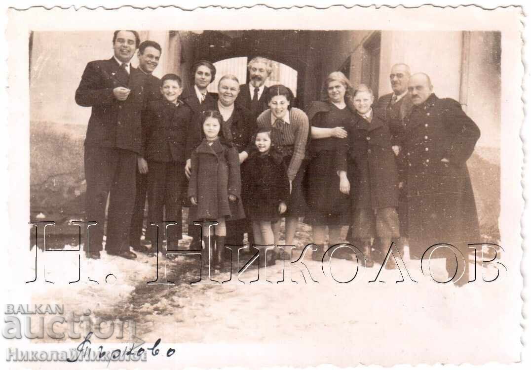 Auction 3x OLD SMALL PHOTOS V. TARNOVO WINTER FAMILY MEETINGS D294 Auction 3x OLD SMALL PHOTOS V. TARNOVO WINTER FAMILY MEETINGS D294
