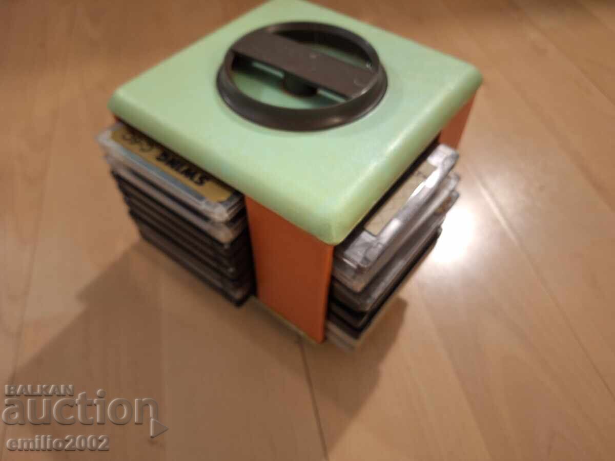 Delivery of 32 audio cassettes in a carousel rack Delivery of 32 audio cassettes in a carousel rack