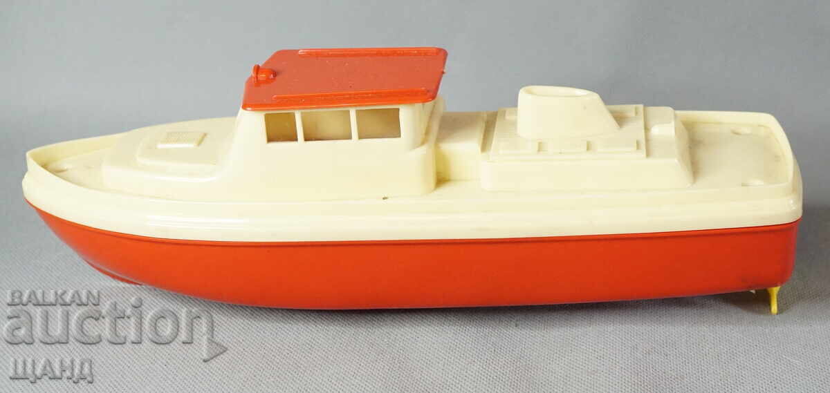 PREFO Παλαιο γερμανικό πλαστικό μοντέλο παιχνιδιών σκάφος με κουτί με τιμή 25.00 BGN | € 12.78 PREFO Παλαιο γερμανικό πλαστικό μοντέλο παιχνιδιών σκάφος με κουτί με τιμή 25.00 BGN | € 12.78