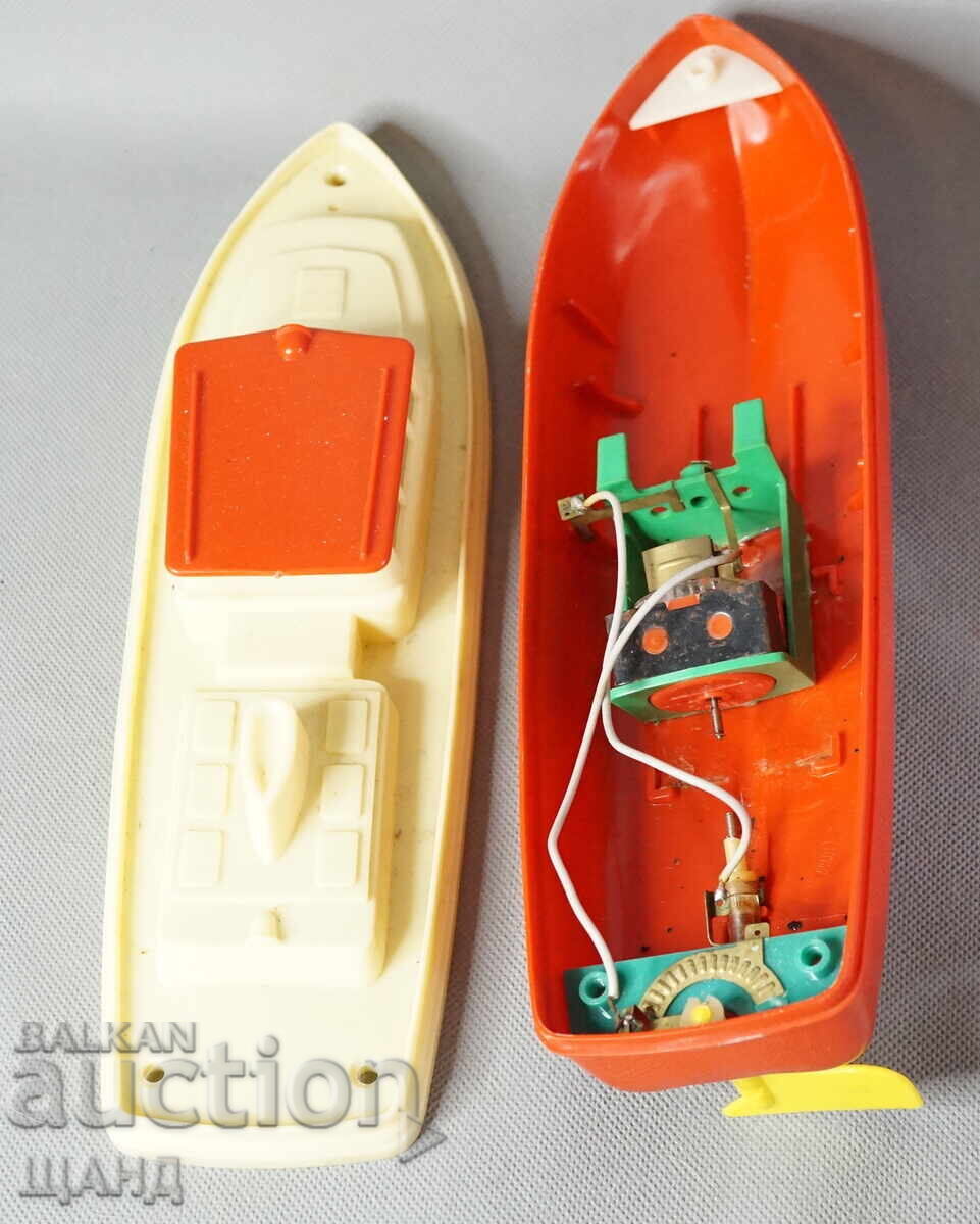 Δημοπρασία PREFO Παλαιο γερμανικό πλαστικό μοντέλο παιχνιδιών σκάφος με κουτί Δημοπρασία PREFO Παλαιο γερμανικό πλαστικό μοντέλο παιχνιδιών σκάφος με κουτί