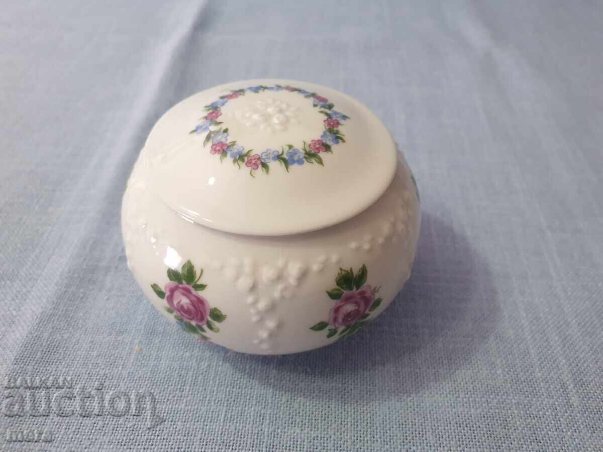 Porcelain jeweler with price 25.00 BGN | € 12.78