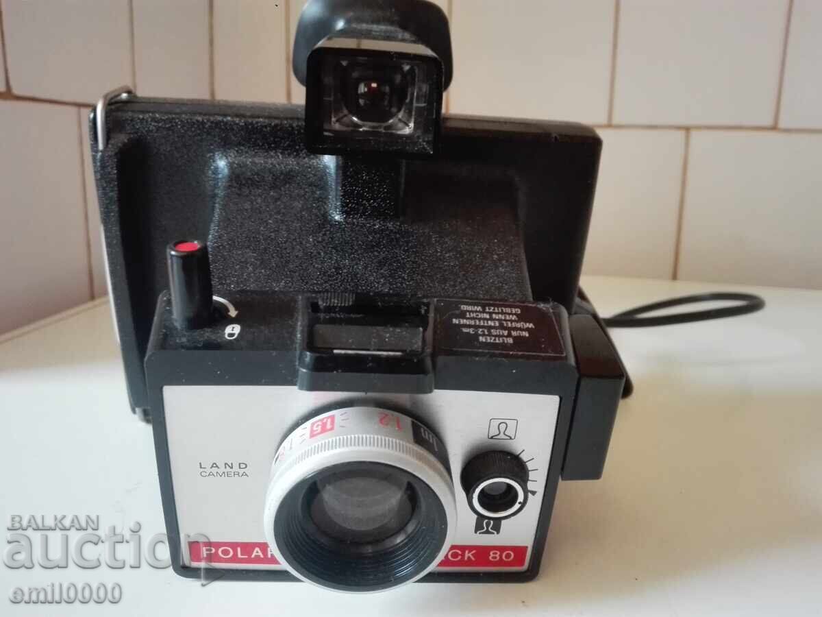 I am selling a Polaroid colorpack 80 camera. I am selling a Polaroid colorpack 80 camera.