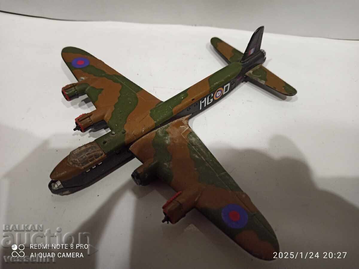 Airplane Military aircraft Short Stirling Mk-I 3 1/144 (MG11) with price 22.00 BGN | € 11.25