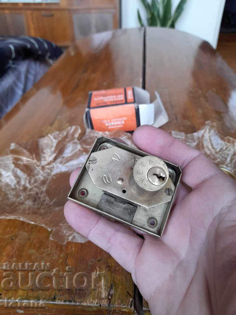 Auction Old lock, Yeti Varimex lock Auction Old lock, Yeti Varimex lock