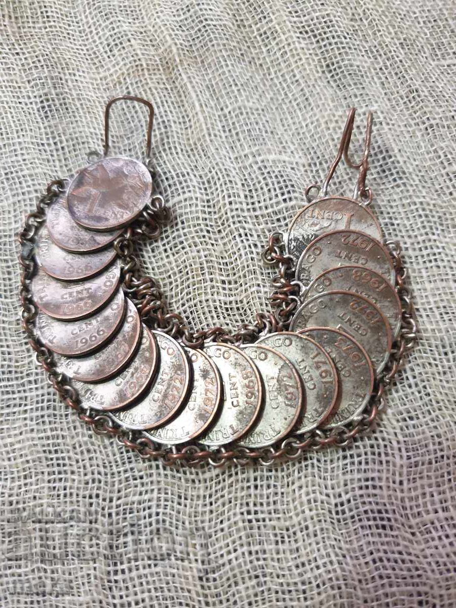 Licitație O brățară de 17 monede