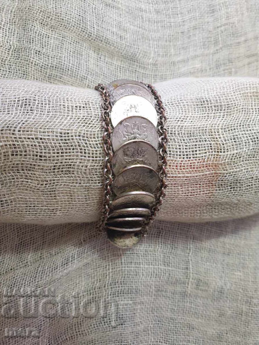 O brățară de 17 monede - 6