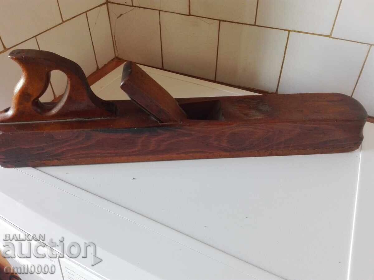 Delivery of A large, old carpenter's planer. Delivery of A large, old carpenter's planer.