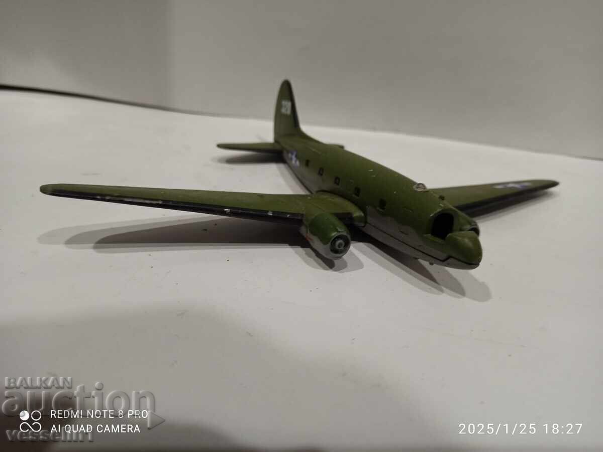 Old model of an American bomber aircraft Atlas model Old model of an American bomber aircraft Atlas model