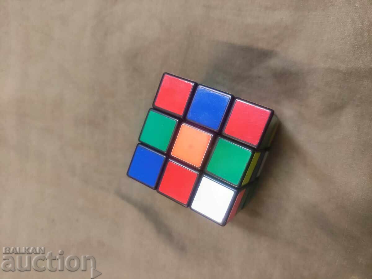 Cubul lui Rubik cu preț 50.00 BGN | € 25.56 Cubul lui Rubik cu preț 50.00 BGN | € 25.56