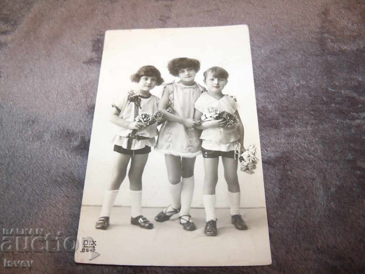 Delivery of Old postcard with children from 1932. Delivery of Old postcard with children from 1932.