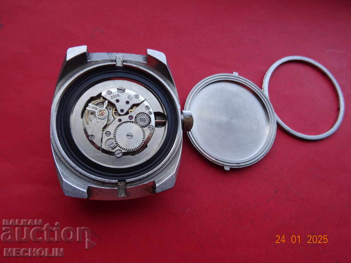 COLLECTOR'S WATCH RUSSIAN COMMANDER AMPHIBIOUS VOSTOK - 7 COLLECTOR'S WATCH RUSSIAN COMMANDER AMPHIBIOUS VOSTOK - 7