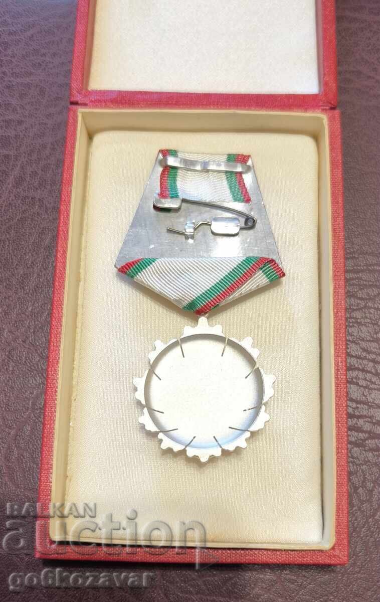 Τάγμα «Λαϊκή Δημοκρατία της Βουλγαρίας» 3ου βαθμού με τιμή 48.00 BGN | € 24.54 Τάγμα «Λαϊκή Δημοκρατία της Βουλγαρίας» 3ου βαθμού με τιμή 48.00 BGN | € 24.54