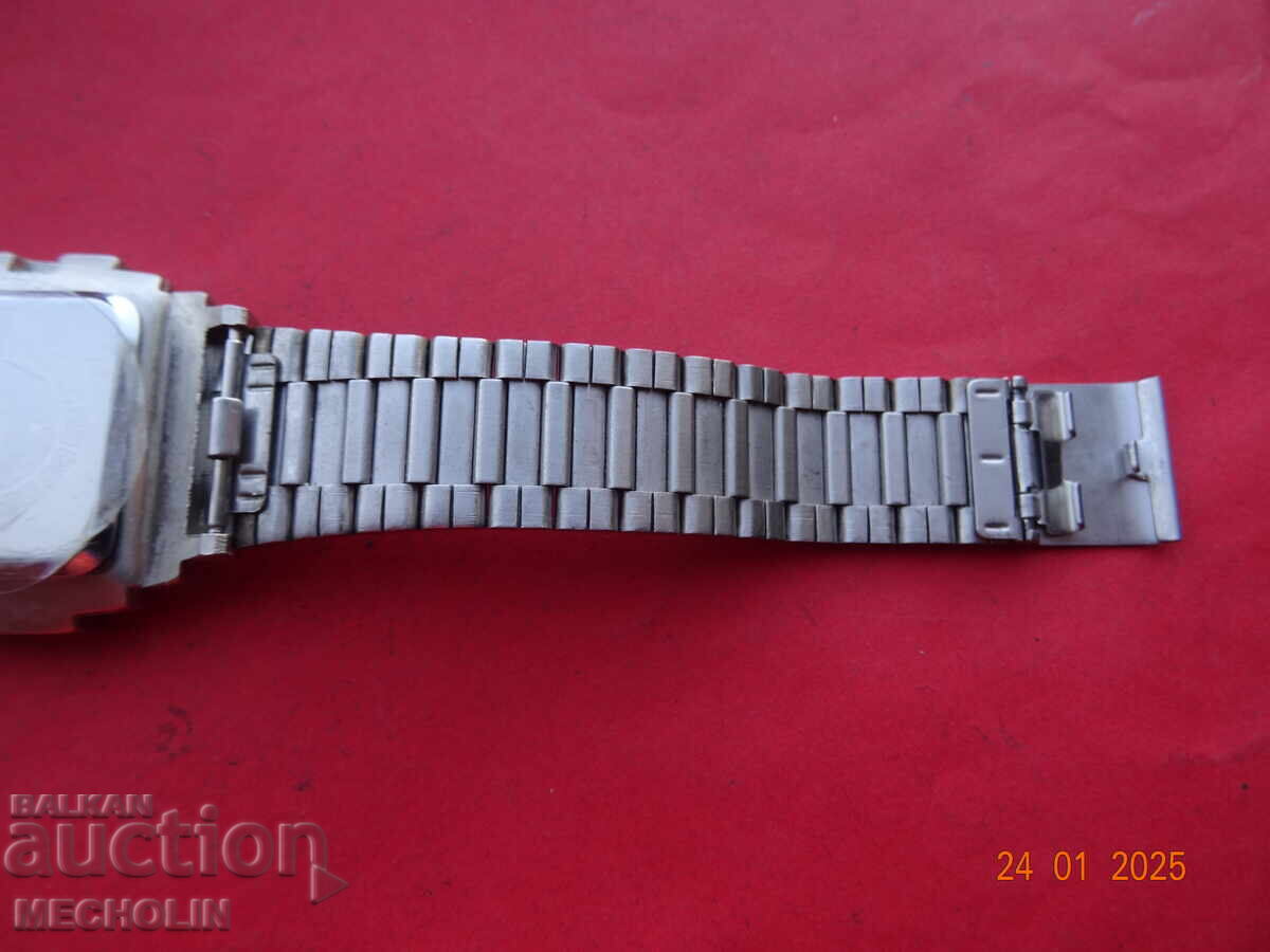 Delivery of COLLECTORS' CASE WITH WATCH CHAIN WATCH HOOPS QUALITY