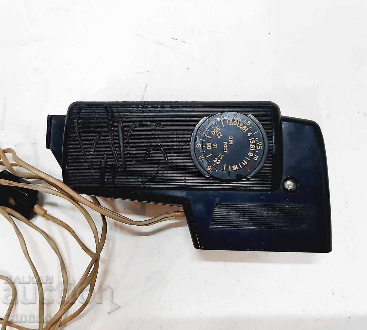 Soviet flash "Norma-40" for camera (9.5) with price 25.00 BGN | € 12.78 Soviet flash "Norma-40" for camera (9.5) with price 25.00 BGN | € 12.78