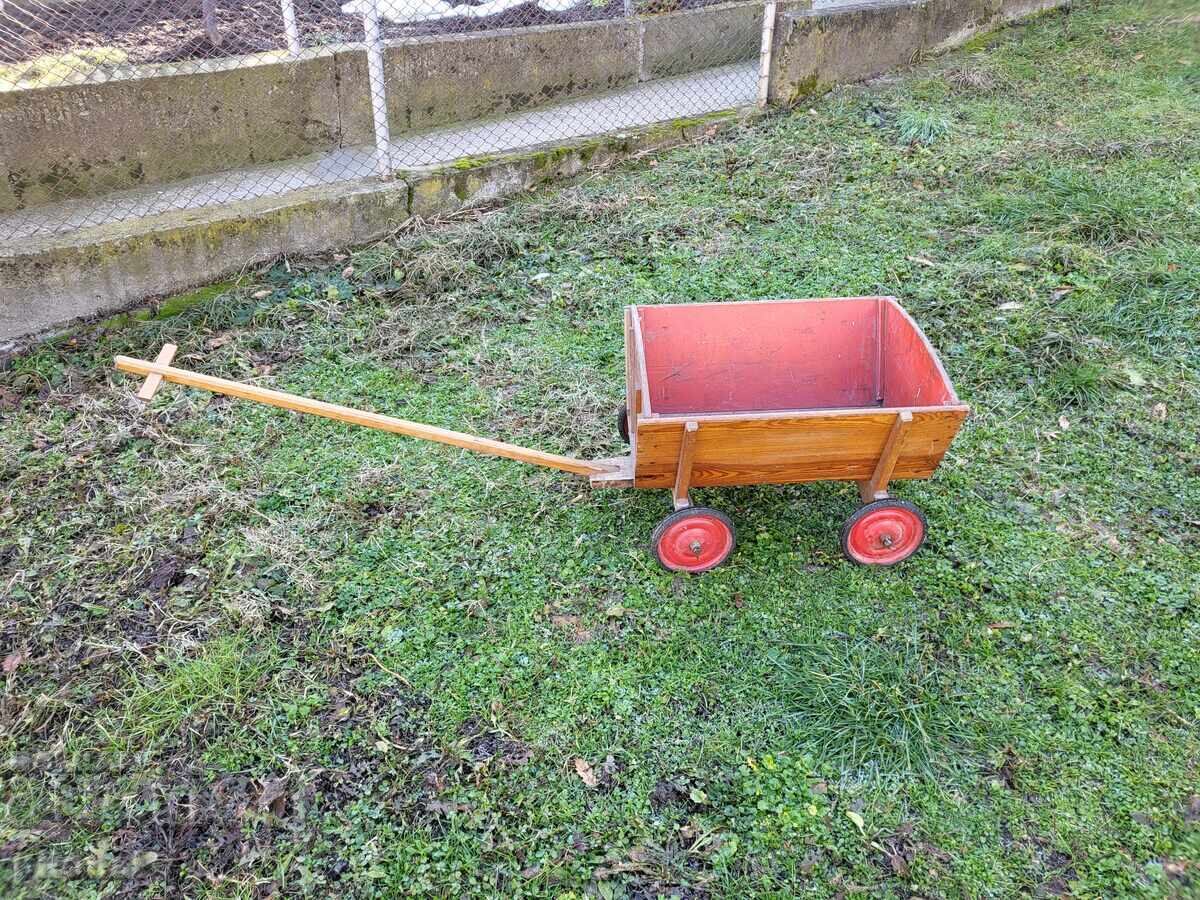 Стара дървена градинска количка с цена € 75.00 | 146.69 лв.