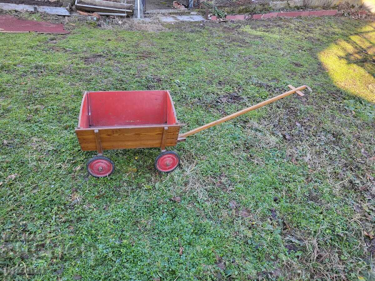 Доставка на Стара дървена градинска количка Доставка на Стара дървена градинска количка