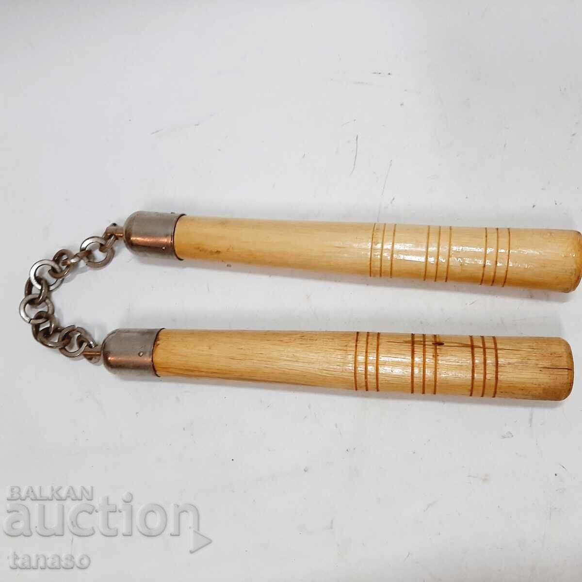 Nunchaku vechi din lemn (5,1) cu preț 35.00 BGN | € 17.90